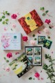 Zestawy herbat na prezent - Dilmah Roses Gift Pack [40x2g] - Zestaw herbat czarnych, aromatyzowanych i zielonych (po 10 kopert z 4 rodzajów) - 40 torebek ekspresowych 2g z zawieszką w kopercie - 4