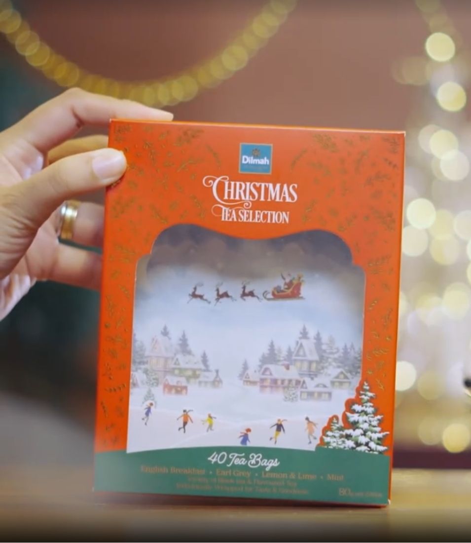 ALT: Świąteczny zestaw herbaty Dilmah Christmas Tea Selection z okienkiem z zimową scenką 3D.