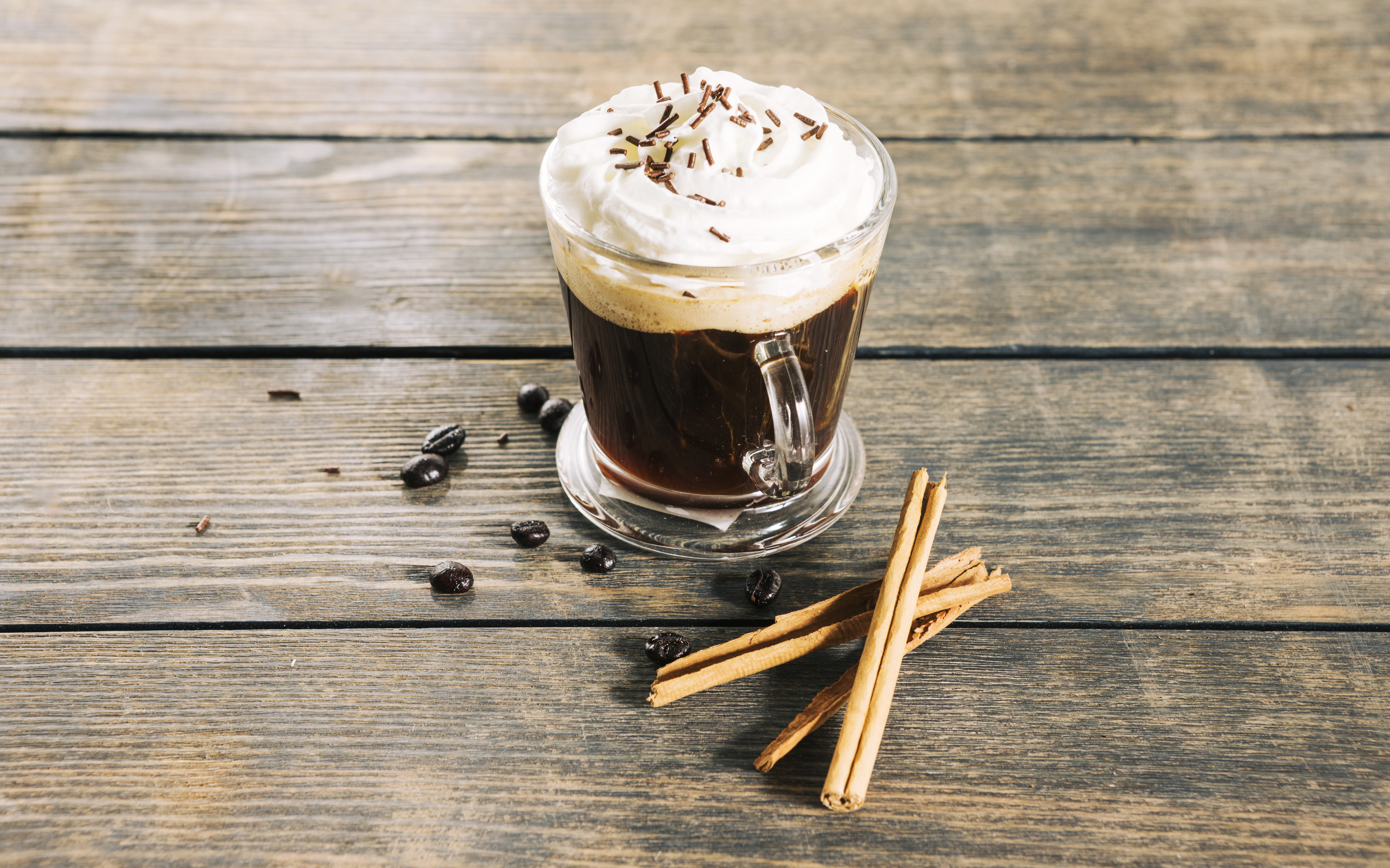 French Coffee, wariacja na temat kawy po irlandzku z brandy zamiast whiskey.