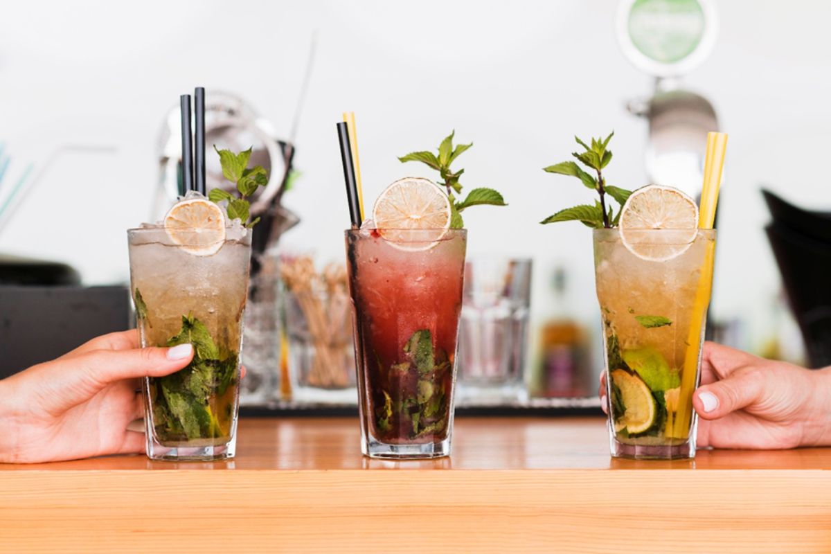 Drinki bezalkoholowe: Virgin Mojito z bergamotką z syropem Fabbri Bergamotto Plus, arbuzowe Virgin Mojito z syropem Fabbri Mixybar Anguria, Virgin Mojito z ananasem z Fabbri Mixybar Ananas Plus.