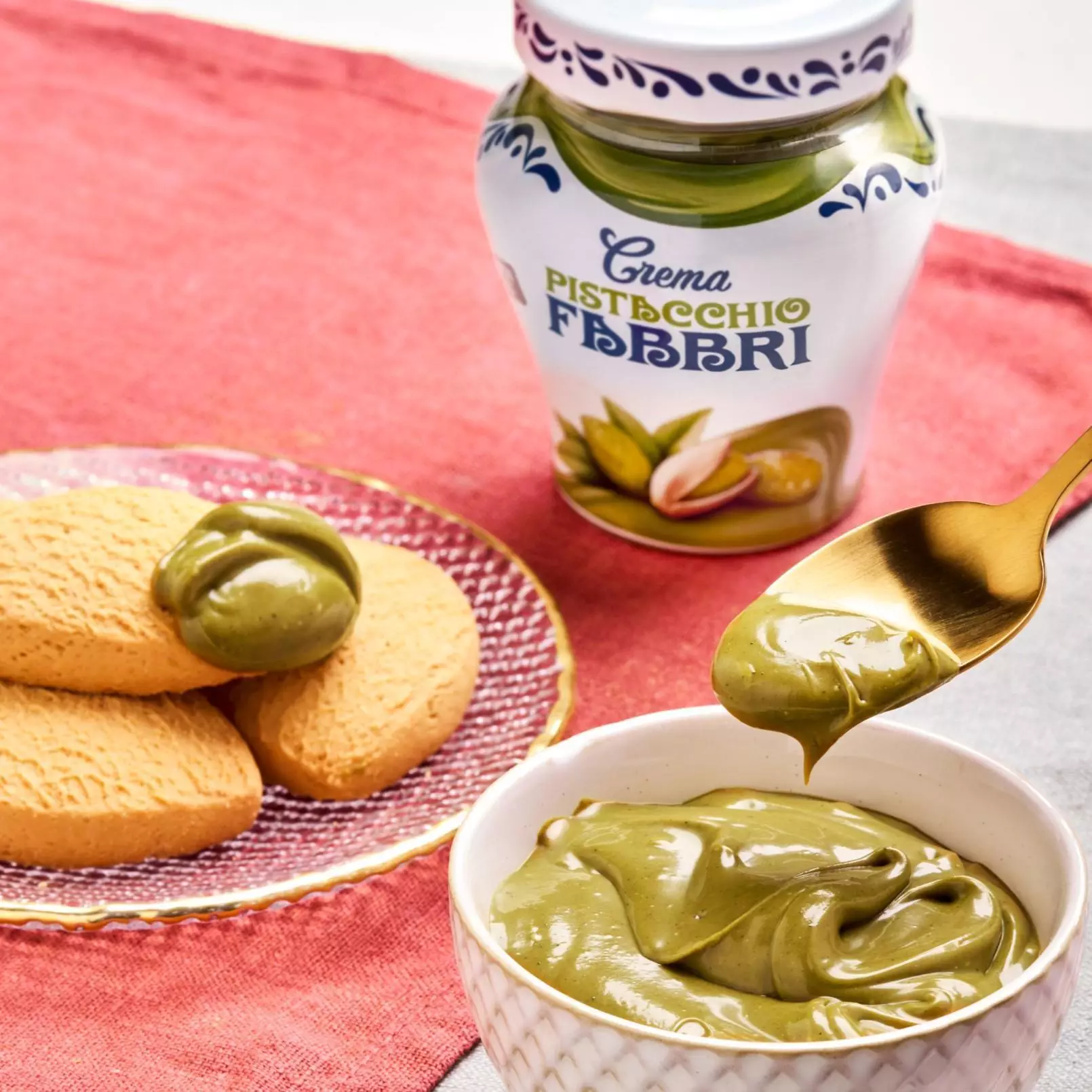 Krem do smarowania i do ciast Fabbri Pistacchio.